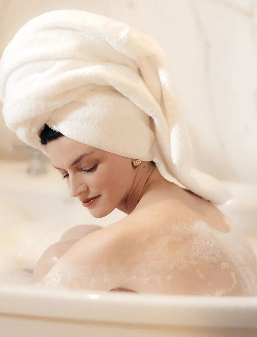 A woman resting in a milky Bathorium bath